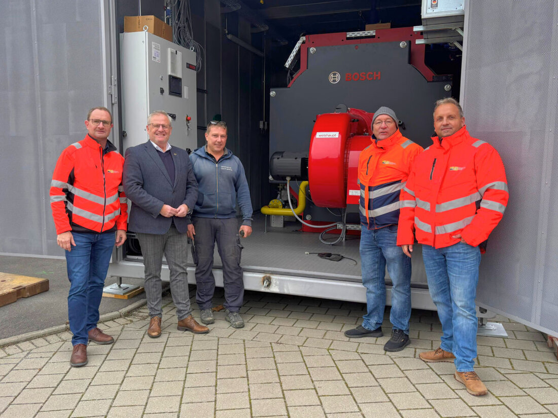 Schwandorf. Zwei neue Heizersatzanlagen sichern das Fernwärmenetz zusätzlich ab. Sie stehen bei Ausfällen während des Triphönix-Projekts 2026 bis 2029 bereit und können mit CO2‑neutralem Gas betrieben werden.