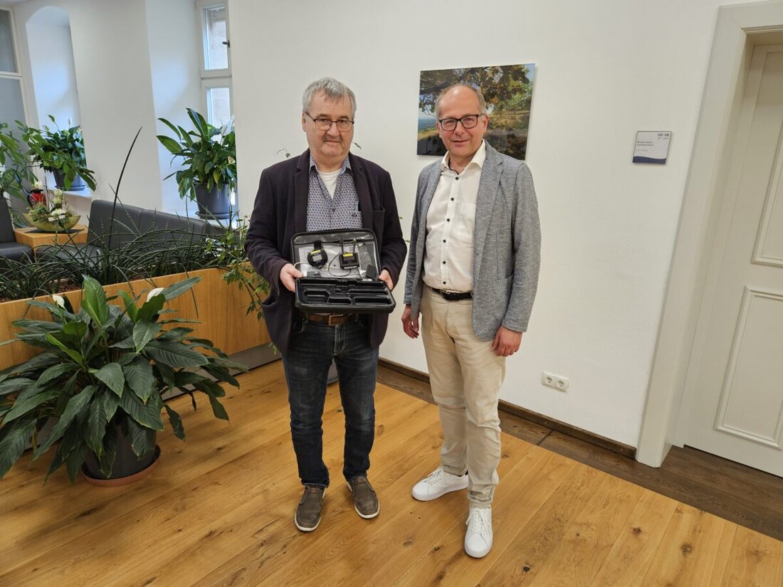 Kemnath. Das Krankenhaus Kemnath bietet jetzt Schlafapnoe-Screening mit zwei neuen Geräten, finanziert von Stiftungen, zur Diagnose und Therapiefestlegung. Die Geräte erfassen Atembewegungen, Sauerstoffsättigung und Herzfrequenz im Schlaf.