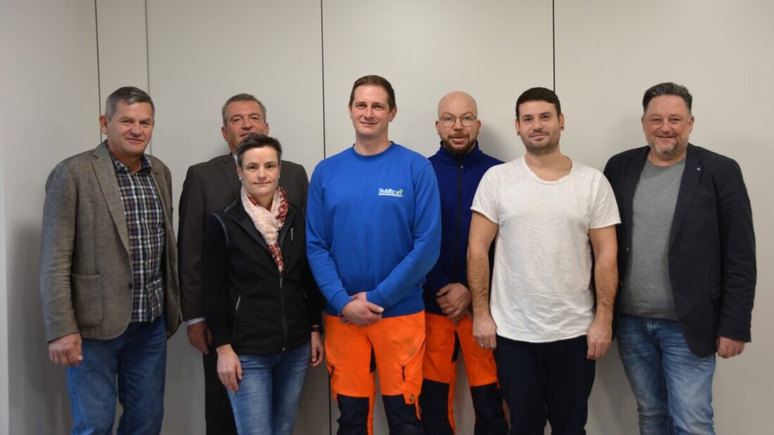 Maxhütte-Haidhof. Ab dem 1. Januar übernimmt der Zweckverband für Abwasserbeseitigung zusätzlich die Wartung und Pflege der Entwässerungseinrichtungen in Maxhütte-Haidhof und Teublitz. Mitarbeiter Martin Forster und Timo Reichenbach wechseln offiziell zum Zweckverband, um eine effizientere Betreuung der Anlagen zu gewährleisten.