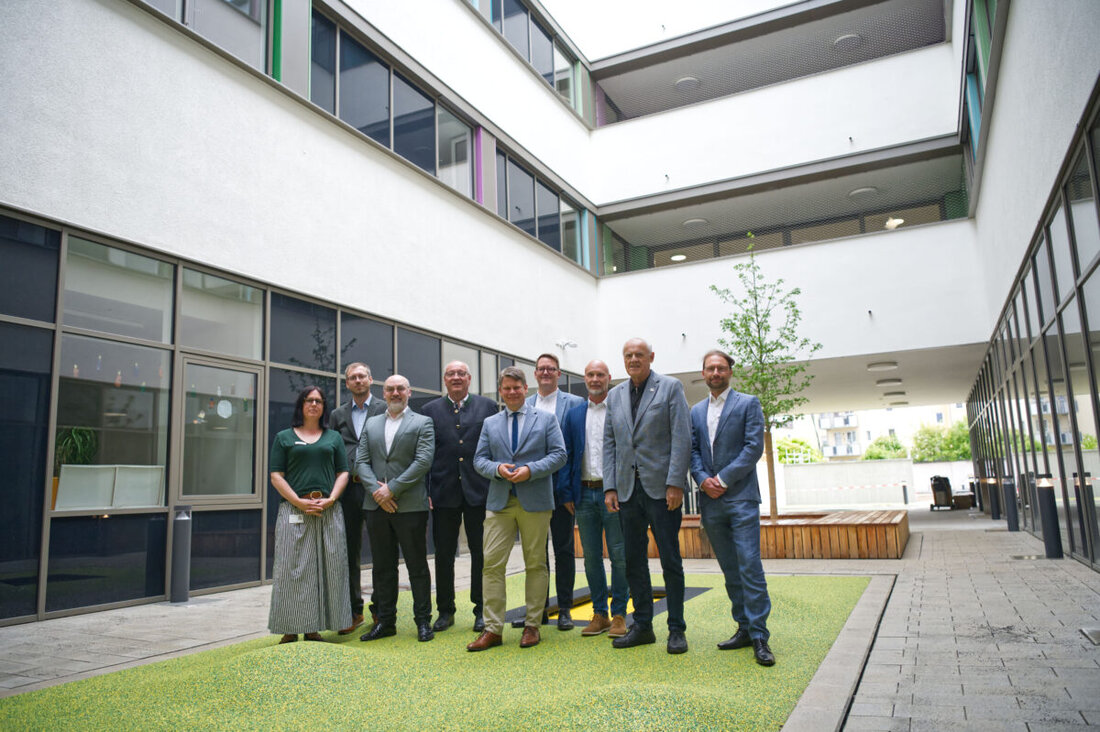 Weiden. Oberbürgermeister Dr. Benjamin Zeitler besuchte die neue medbo Klinik für Kinder- und Jugendpsychiatrie, die seit April junge Menschen behandelt. Sie vereint Ambulanz, Tagesklinik und Station; Eröffnung am 9. Juli 2026.