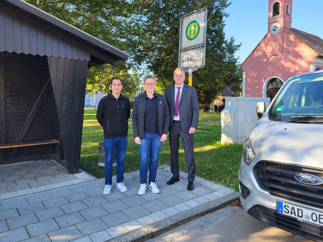 Maxhütte-Haidhof. Seit 10. September 2024 sind die Schülerbuslinien für alle nutzbar, zudem startet ein neuer Rufbus, um die Mobilität im Stadtgebiet zu verbessern. Fahrkarten kosten zwei Euro im Stadtkern und drei Euro in den Ortsteilen.