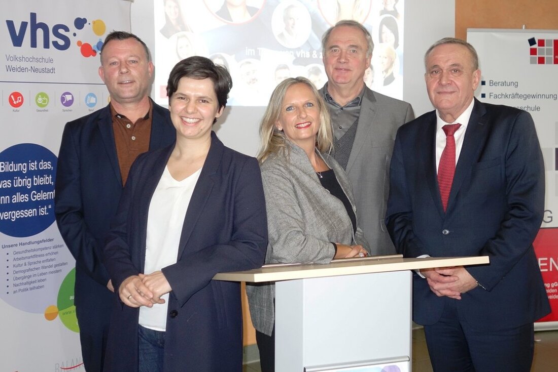 Weiden. Die Vhs Weiden Neustadt/WN darf sich über neue Kräfte freuen: Gemeinsam übernehmen Tanja Fichtner und Susanne Kriesche die Pädagogische Leitung. Stefan Frischholz, Geschäftsführer der Volkshochschule Weiden-Neustadt und des Zentrums [&hellip;]