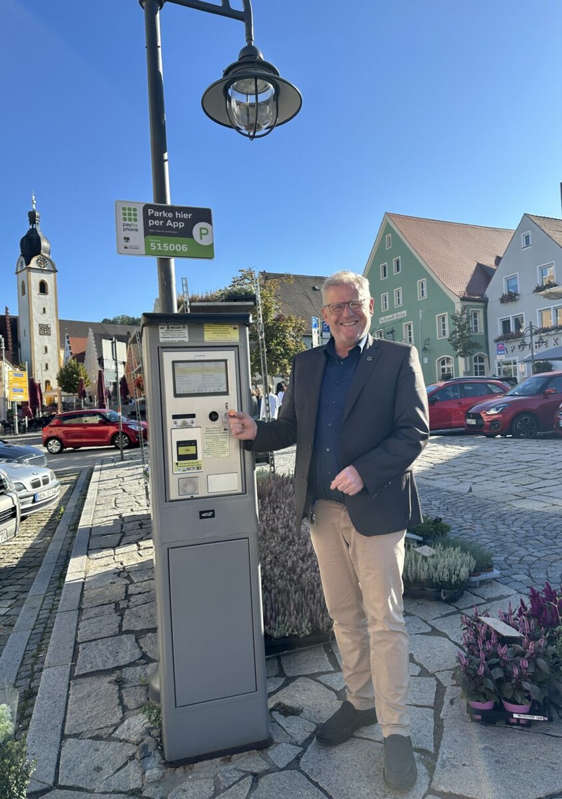 Schwandorf. Zum 1. November 2025 tritt eine neue Parkgebührenordnung in Kraft: Nach 30 Minuten für 50 Cent lässt sich die Parkzeit in Drei-Minuten-Schritten für fünf Cent flexibel verlängern. Die Automaten sind bereits umgerüstet.