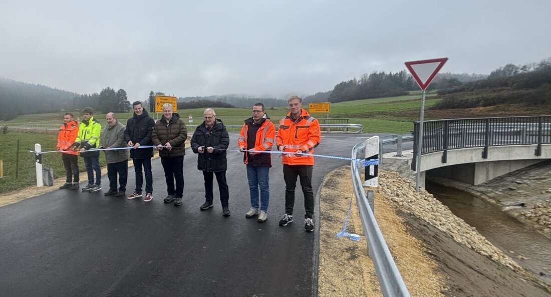 Etzelwang. Die Reinbachbrücke ist nach fast neun Monaten Bauzeit und der Investition von rund einer Million Euro wieder für den Verkehr freigegeben. 