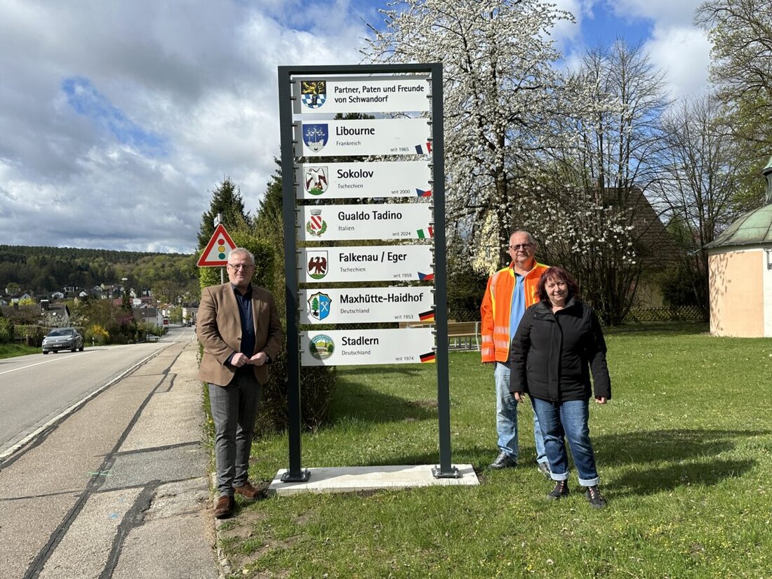 Schwandorf. Neue Schilder an den vier Ortseingängen machen die Städtepartnerschaften sichtbar. Nach über 30 Jahren erneuerte der städtische Bauhof die Tafeln; genannt sind Libourne (seit 1965) und Sokolov (seit 2000).