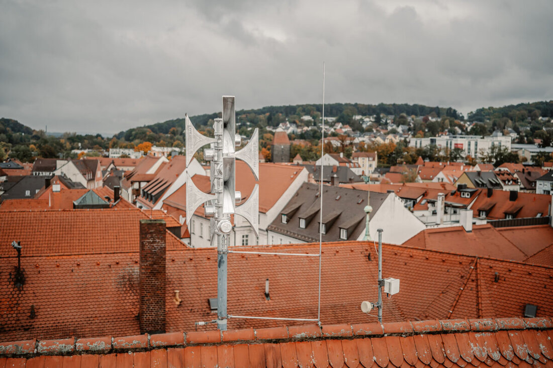 Amberg. Am 11. September 2025 werden ab 11 Uhr beim bundesweiten Warntag Warnkanäle getestet, die Stadt Amberg prüft Sirenen, die Entwarnung folgt um 11.45.