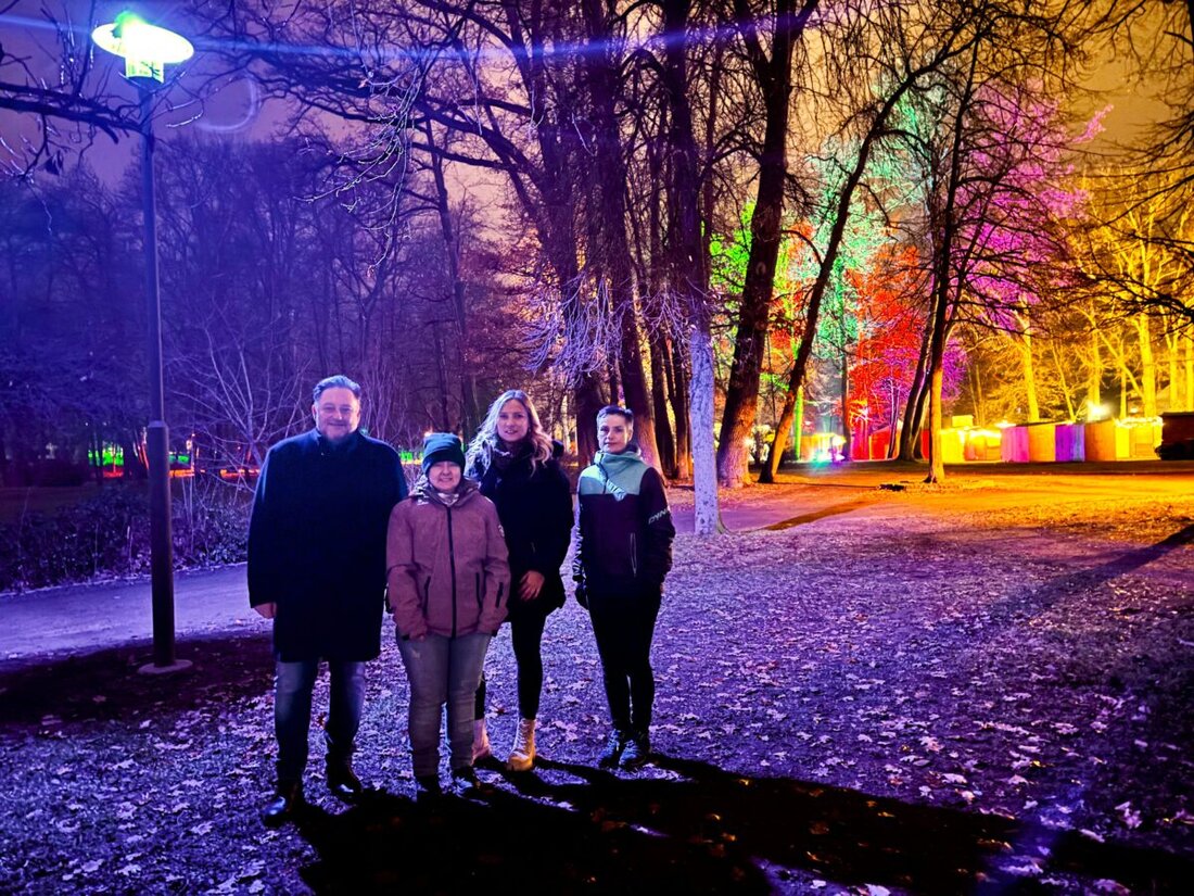 Teublitz. Die neue Beleuchtung im Stadtpark ist pünktlich zum Weihnachtsmarkt vom 5. bis 7. Dezember 2025 in Betrieb gegangen. Sie vereint stimmungsvolles Licht mit mehr Sicherheit dank 30 LED-Leuchten und RGBW für Events.