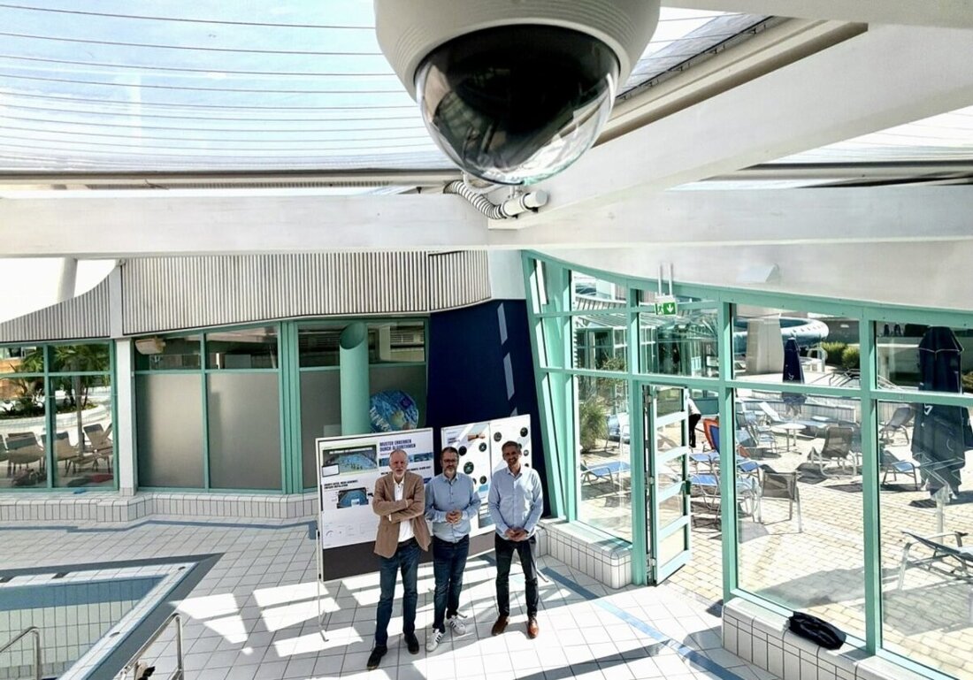 Amberg. Im Kurfürstenbad sorgt ein neues System zur Ertrinkungserkennung für mehr Sicherheit: 46 Kameras analysieren das Becken, alarmieren die Aufsicht in Echtzeit per Smartwatch und speichern dabei keine Daten.