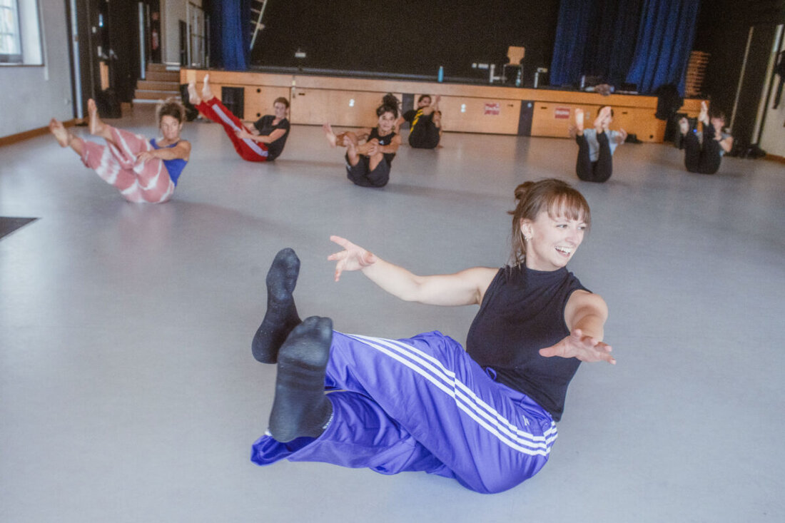 Amberg. Das Kulturamt lädt zur offenen Tanzwerkstatt mit Bianca Kruppa ein. An vier Samstagen von Januar bis April entdecken Kinder, Jugendliche und Erwachsene kreative Bewegung, kostenfrei und ohne Vorkenntnisse.