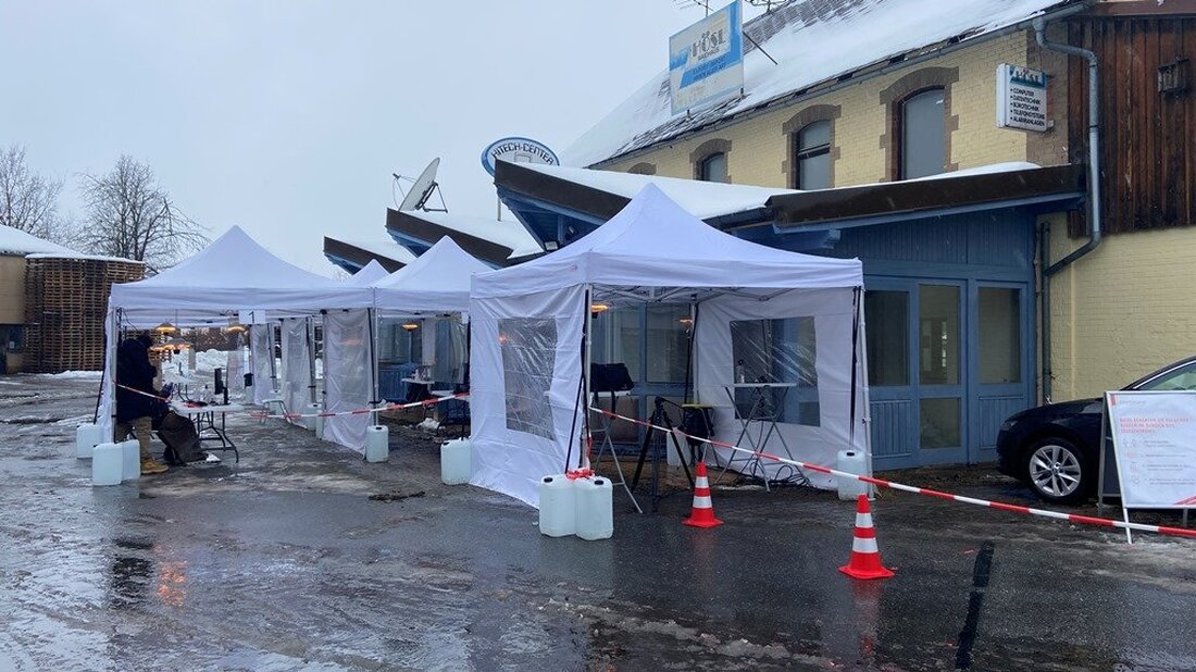 Waidhaus. Nach der Einstufung von Tschechien als Hochrisikogebiet hat der Landkreis Neustadt/WN mit Hochdruck an einer Lösung für Grenzpendler am Grenzübergang zur Tschechischen Republik in Waidhaus gearbeitet. Die Lösung: eine [&hellip;]
