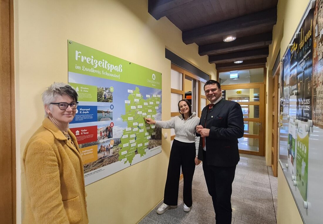 Schwandorf. Der Landkreis Schwandorf stellt neue Übersichtstafeln „Freizeitspaß im Landkreis Schwandorf“ vor. Moderne Karte und QR-Codes führen zu Tipps; eine Tafel steht im Tourismuszentrum, die nächste folgt am Bahnhof Schwandorf.