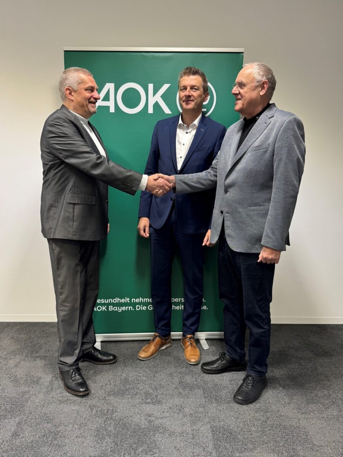 Weiden. Der Jahresbeginn bringt beim Beirat der AOK Nordoberpfalz einen Führungswechsel: Lothar Höher löst Peter Hofmann ab. Die AOK erweitert zudem ihre Vorsorgeleistungen, unter anderem bei Zahnreinigung und Osteopathie.