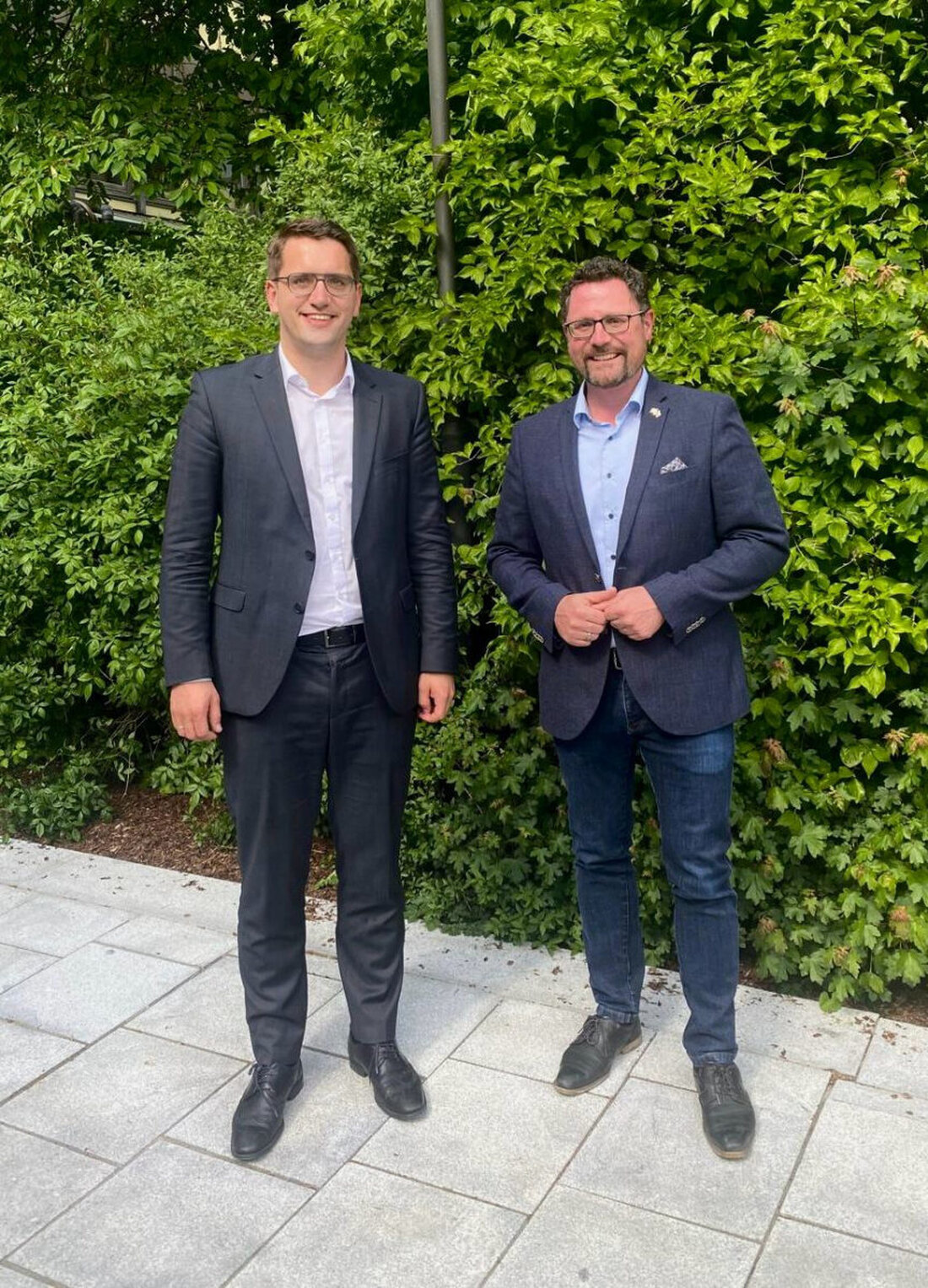 Christian Doleschal und Gerhard Hopp haben ein Impulspapier für die Koalitionsverhandlungen vorgelegt, um die deutsch-tschechische Freundschaft zu stärken. Sie schlagen einen Freundschafts- und Staatsvertrag vor und fordern mehr Engagement für die Region.