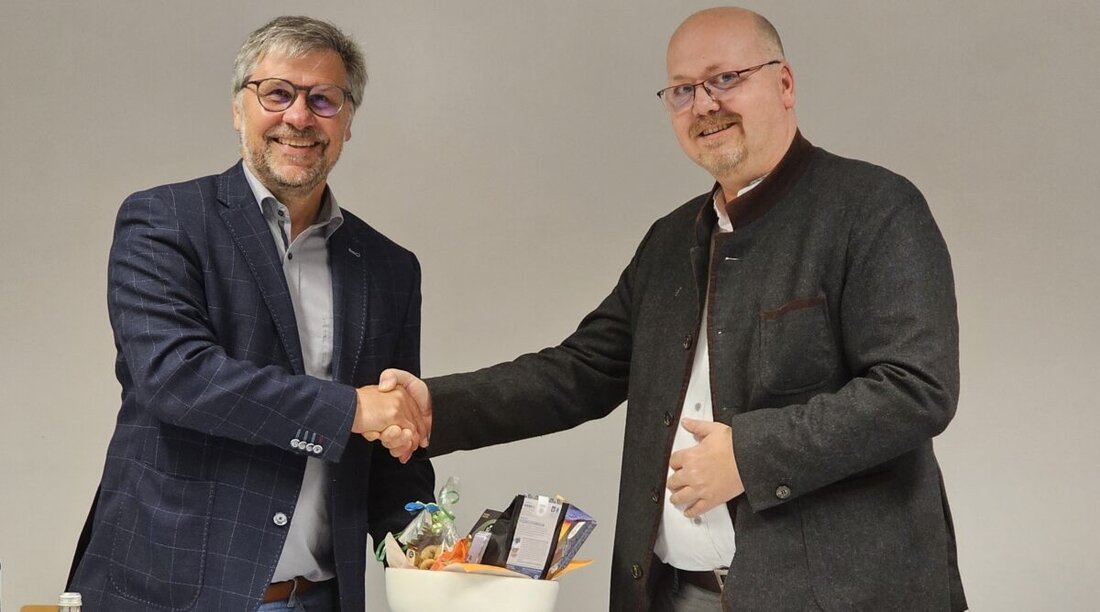 Weiden. Seit dem 1. Oktober leitet Daniel Bronold als Geschäftsführer die Weidener Sozialstation, die weiterhin vertraute Pflege und Qualität anbietet. Er bringt Erfahrung aus dem Bereich ambulanter Pflege ein und verspricht umfassende Unterstützung durch ein breites Netzwerk.