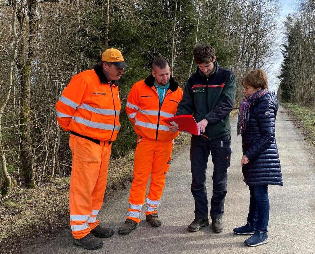 Wilchenreuth. Lukas Rupprecht, Forstoberinspektor in Diensten des Landwirtschaftsamtes Weiden, hat sich bei Bürgermeisterin Marianne Rauh als neuer Revierleiter des Theisseiler Gemeindewaldes vorgestellt. Es geht um gerade einmal fünf Hektar Wald. [&hellip;]