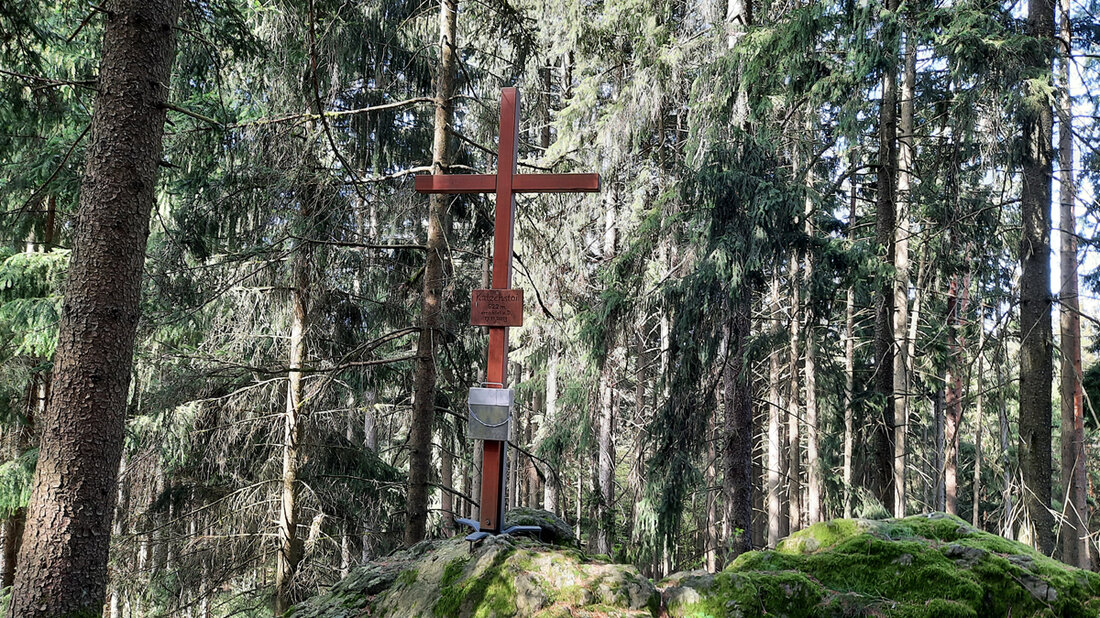 Gleiritsch. Der neue Rundwanderweg "Jubiläumssteig" mit einer Länge von 7,5 Kilometern wurde letzten Donnerstag eröffnet, um Natur- und Wanderfreunde einzuladen, die Umgebung zu erkunden. Die Route bietet interessante Einblicke in die regionale Geschichte und Natur sowie besondere Stationen für Entdeckungen.