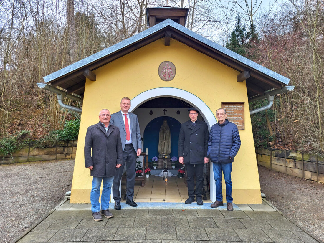 Maxhütte-Haidhof. Richard Gwozdz übernimmt ab 1. Oktober 2024 die Pflege der Marienkapelle Koppenlohe von Ernst Weilhammer. Die Kapelle ist ein wichtiger Ort des Glaubens in Maxhütte-Haidhof mit langer Geschichte.