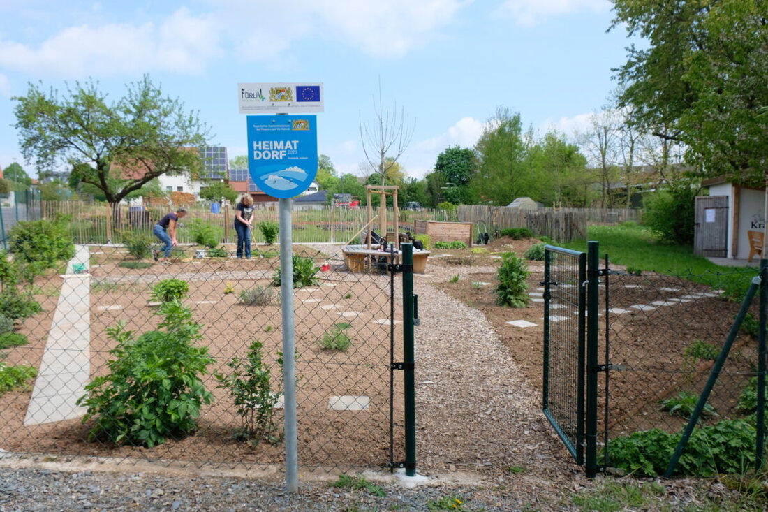 Oberbibrach. Der neue Biwaricher Kräutergarten lädt am Samstag, 16. Mai 2026, 13 Uhr zur Eröffnung mit Segnung, Führungen und Genuss ein. Vier Wirkungskreise, Lernstationen und viel Ehrenamt prägen die grüne Oase.