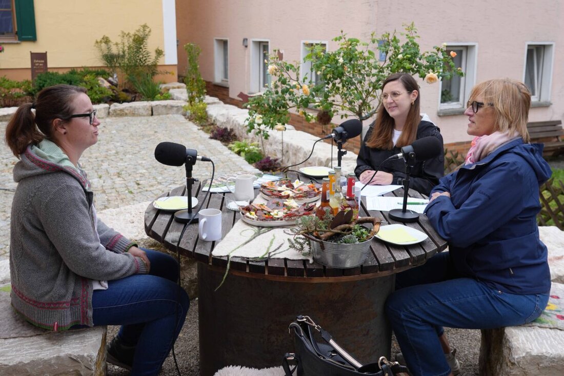 Amberg-Sulzbach. Der Landkreis startet den Podcast "Let's talk about AS" mit regionalen Themen, Folge 1 zu Schockanrufen ist seit 10. Oktober abrufbar und neue Folgen erscheinen alle zwei Wochen mittwochs.
