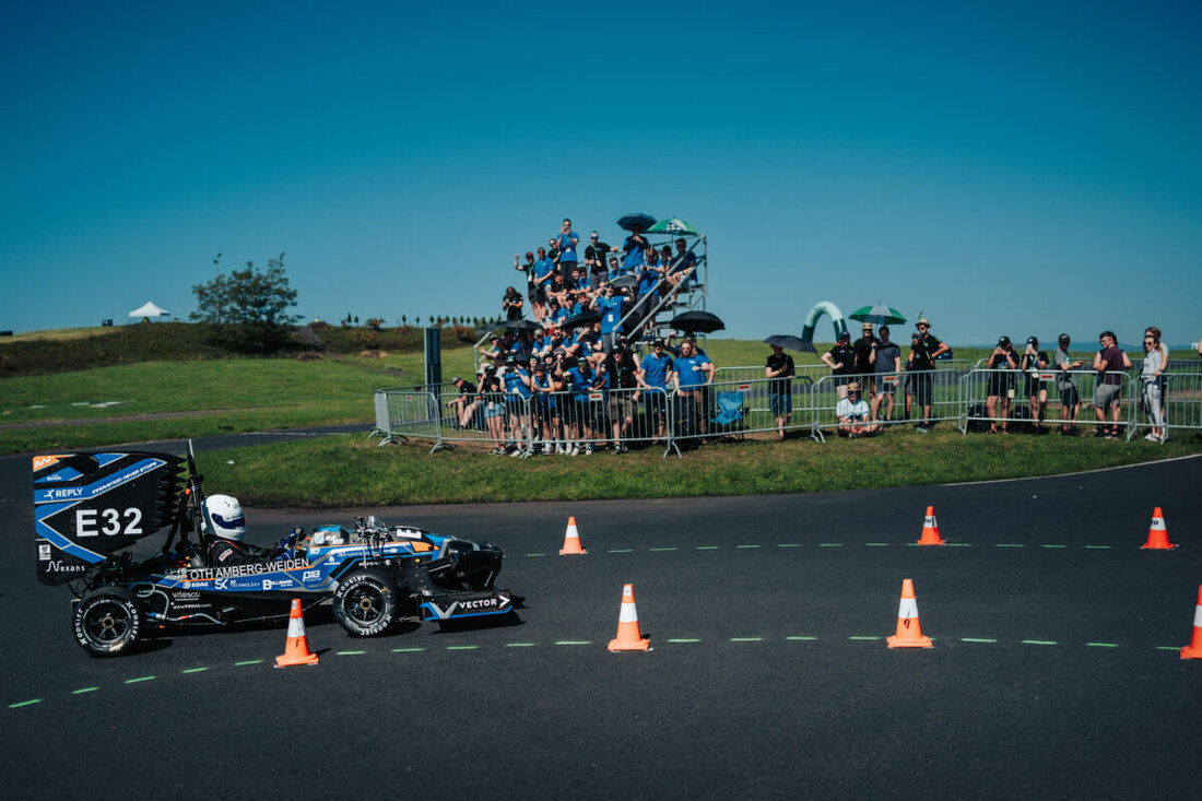 Amberg. Die OTH Amberg-Weiden startet im Sommersemester 2026 den Master Motorsport Engineering, einzigartig an einer staatlichen Hochschule. Fokus auf elektrische Antriebe und Praxis im Running Snail Racing Team.