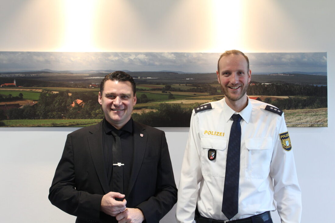 Nabburg. Alexander Reichsthaler, Interimsleiter der Polizeiinspektion Nabburg, besucht Landrat Thomas Ebeling, um die Fortführung der guten Zusammenarbeit zu versichern. Reichsthaler führt die Dienststelle bis Ende April und setzt auf Kooperation in Sicherheits- und Verkehrsfragen.
