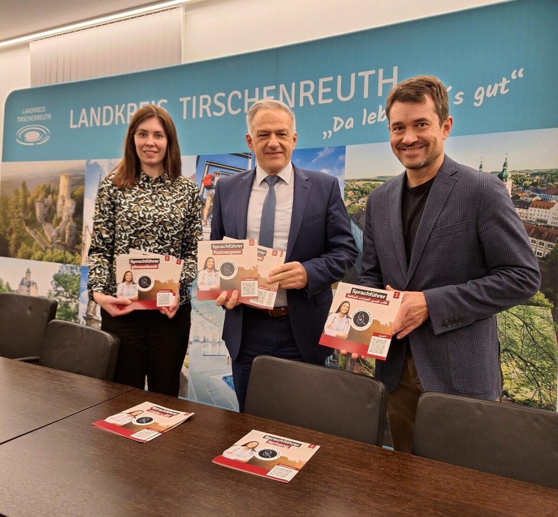 Tirschenreuth. Ein neuer Sprachführer verbessert die Kommunikation bei Arztbesuchen für Nicht-Deutschsprachige durch Schaubilder und mehrsprachige Erläuterungen. Verfügbar in fünf Sprachen, soll er eine präzisere Diagnostik und Behandlung ermöglichen.