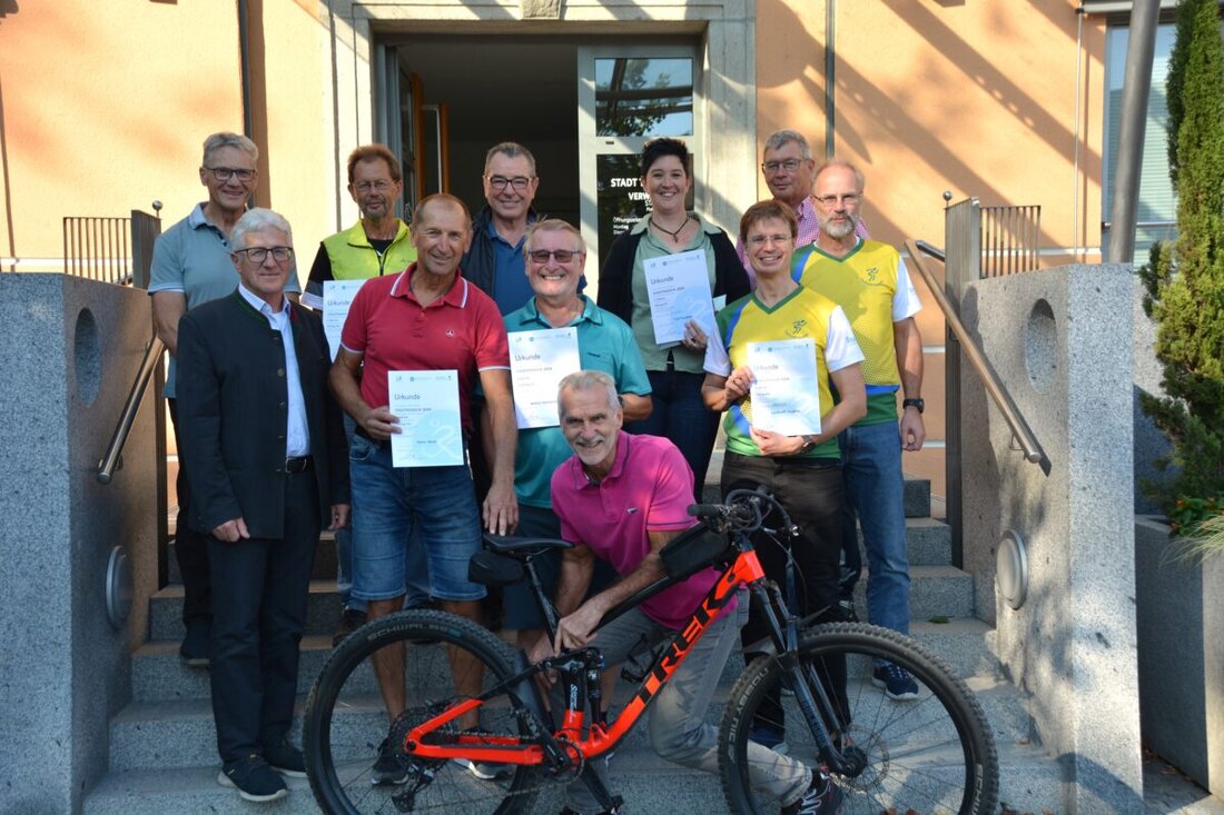Teublitz. Vom 15. Juni bis zum 5. Juli radelten in Teublitz 279 Aktive über 37.278 Kilometer und vermieden so über sechsTonnen CO₂. Die besten Teams und Einzelradler wurden kürzlich im Rathaus geehrt.