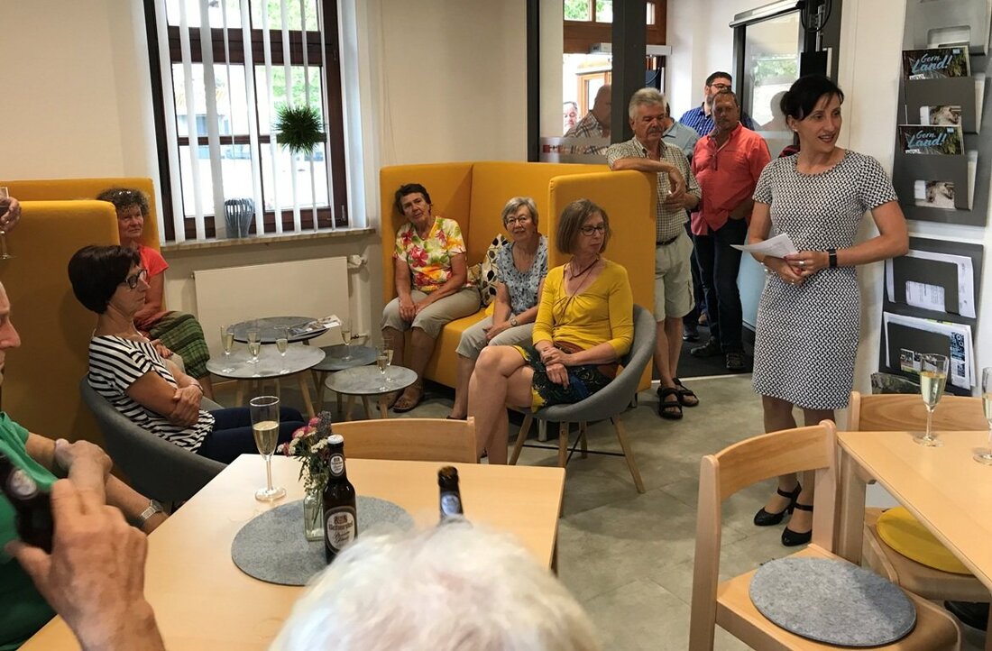 Parkstein. Wo sich Parkstein und die Welt ab jetzt immer trifft? Natürlich – wie der Name schon sagt – im Bürgertreff.  Der Parksteiner Bürgertreff hat seine Pforten im Benefizium eröffnet! [&hellip;]