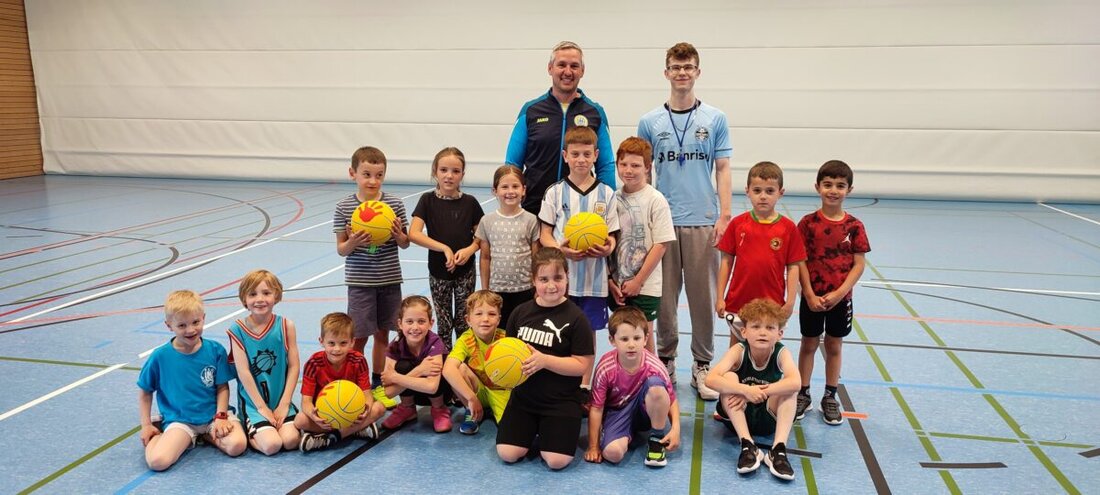Die TSG Mantel-Weiherhammer startet eine Basketballabteilung für Kinder, geleitet vom engagierten 18-jährigen Gustavo Trentini. Training ist dienstags von 16.15 bis 17.15 Uhr in Weiherhammer; Vorkenntnisse sind nicht nötig.