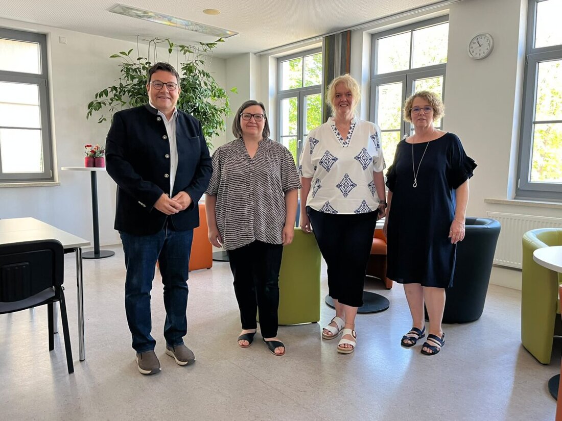 Wackersdorf. Bevor die neue Tagespflege „Glück Auf“ entsteht, startet im Mehrgenerationenhaus ab 17. September 2026 das Begegnungsformat „Glück Auf! – Miteinander“ für Seniorinnen und Senioren, donnerstags 12 bis 16 Uhr.