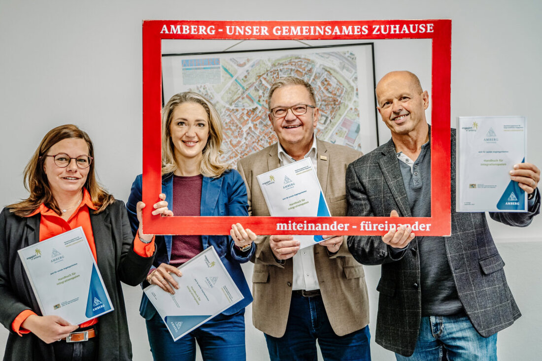 Amberg. Die Freiwilligenagentur veröffentlicht die 6. Auflage des Handbuchs für Integrationspaten, um Helfer im Umgang mit Neuzugewanderten zu unterstützen. Verfügbar in Amberg und online, werden weitere ehrenamtliche Paten gesucht.