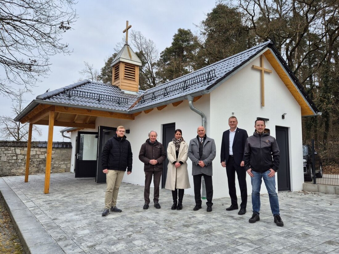 Pirkensee. Ein neues Leichenhaus bietet jetzt mehr Platz für Aufbahrungen und wurde bedarfsgerecht für Angehörige gestaltet, Kosten: ca. 180.000 Euro.