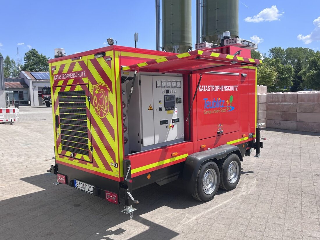 Teublitz. Die Stadt hat ein neues mobiles Notstromaggregat für Wasserwerk und Krisenzentrum übergeben. Es sichert die Versorgung bei Stromausfällen und kostete rund 185.000 Euro. Standort ist das Wasserwerk.