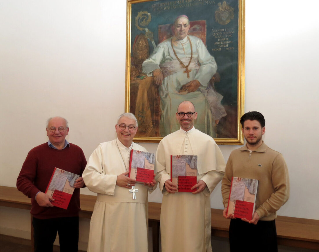 Speinshart. Das Kloster stellte am 8. Januar 2026 das neue Professbuch vor. Pater Benedikt M. Röder führt die Lebensläufe der Prämonstratenser von 1145 bis heute fort, ergänzt um Chorherren aus Tepl, bebildert und in drei Bänden.