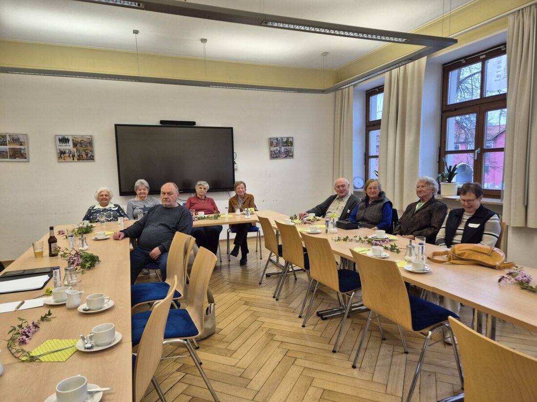 Maxhütte-Haidhof. Im MehrGenerationenHaus fand das erste "Offene Witwen- und Witwer-Café" statt, welches Raum für Gespräche und Austausch bot. Das Nächste ist für den 29. Juni 2025 geplant.