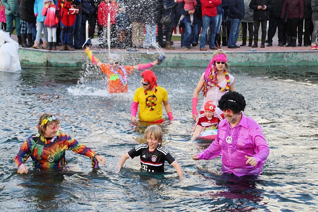 Immenreuth. Noch vor wenigen Wochen schien das Event buchstäblich ins Wasser zu fallen, doch die Wasserwacht konnte die Veranstaltung doch noch organisieren. Insgesamt 70 Teilnehmer wagten dabei den Sprung ins [&hellip;]