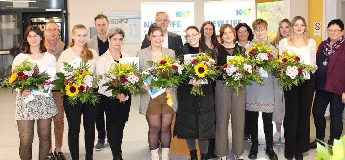 Neustadt. Neun junge Frauen schlossen die Pflegefachakademie New Life mit hervorragenden Leistungen ab und erhielten Staatspreise.