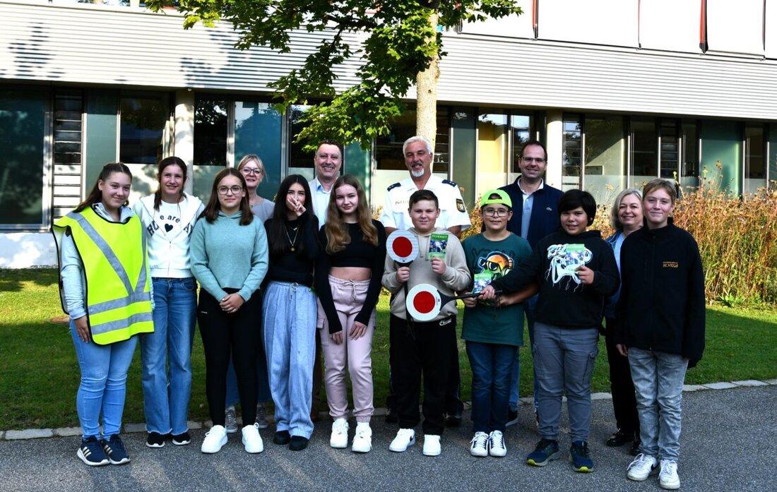 Burglengenfeld. Neun neue Schulweghelfer sind nun an der Sophie-Scholl-Mittelschule im Einsatz, nachdem sie eine Schulung bestanden haben.
