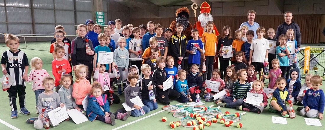 Neunkirchen. Fünf Nachwuchsteams der TG Neunkirchen sicherten sich in der Sommersaison die Meisterschaft. Dafür gab’s beim traditionellen vorweihnachtlichen Turnier eine Auszeichnung mit Geschenken – und zwar vom Nikolaus höchstpersönlich.  Das [&hellip;]