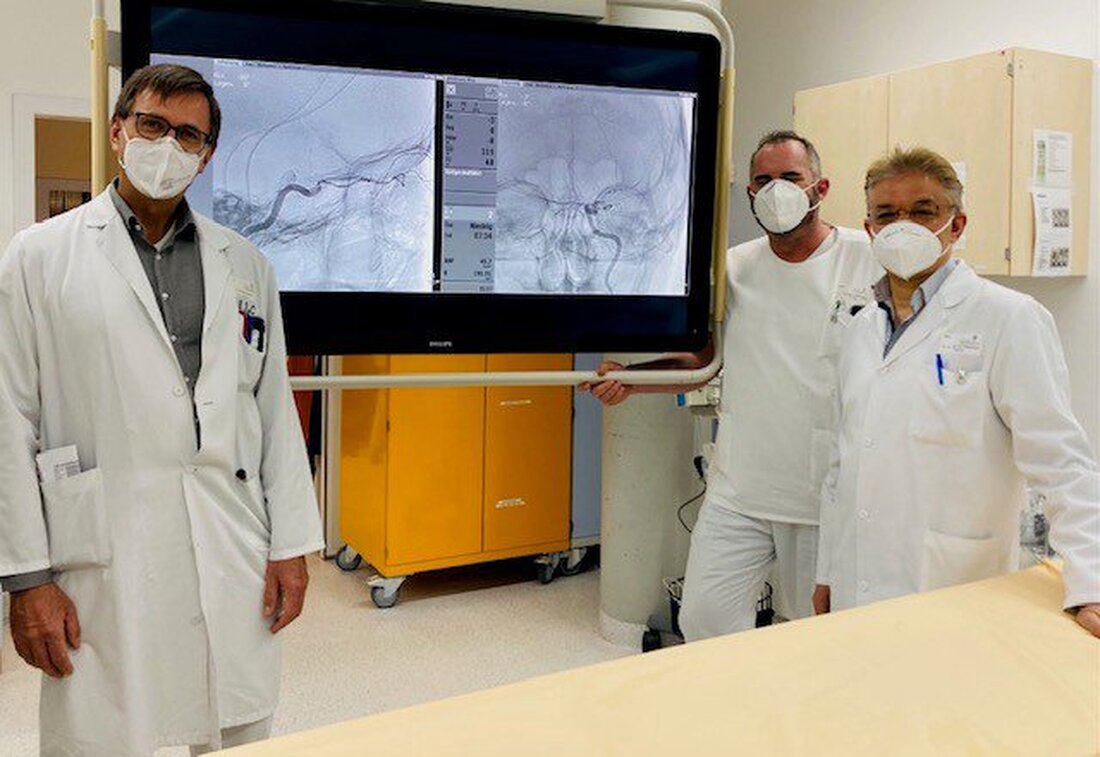 Weiden/Amberg. Das Neuro-Radiologisches Zentrum Nordostbayern feiert Jubiläum. Wie sich die Behandlung und Möglichkeiten in den letzten Jahren weiterentwickelt haben.   PD Dr. Hischam Bassiouni, PD Dr. Thomas Finkenzeller und Chefarzt Dr. [&hellip;]