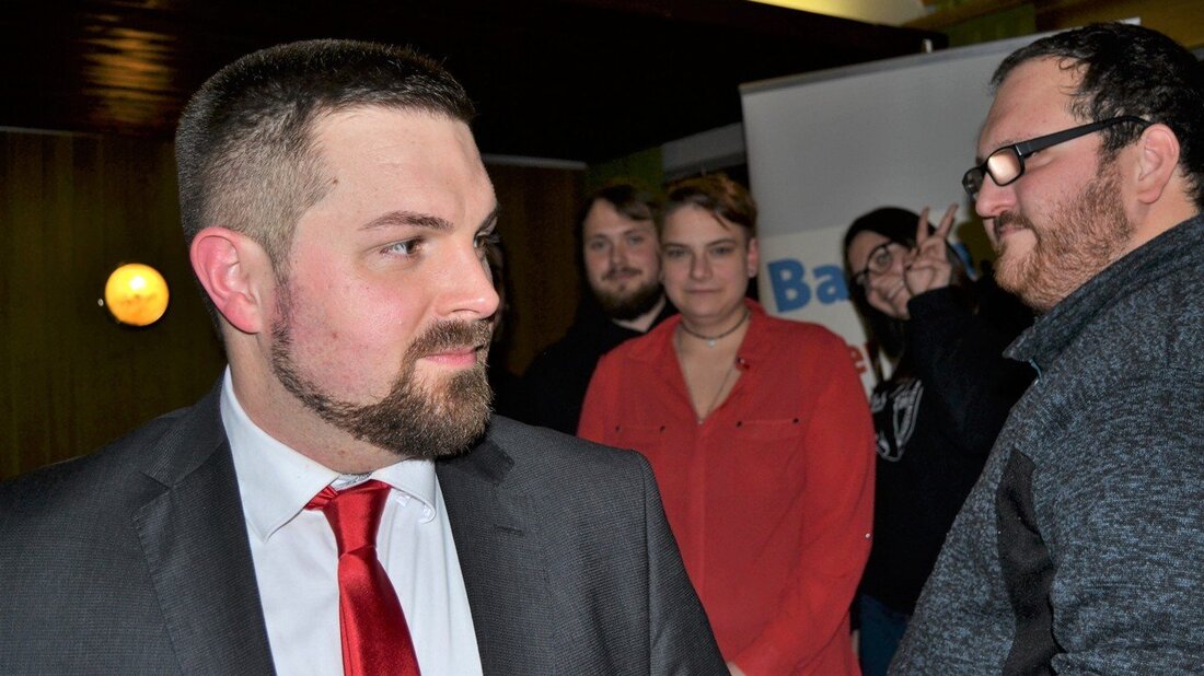 Neustadt/WN. Die Neustädter SPD hat auf einer Vollversammlung Sebastian Dippold offiziell zu ihrem Bürgermeisterkandidaten gewählt. Vorgeschlagen hat ihn Neustadts dritter Bürgermeister Heribert Schubert. Dieser analysierte: Mit Dippold und fähigen StadtratskandidatInnen könne [&hellip;]