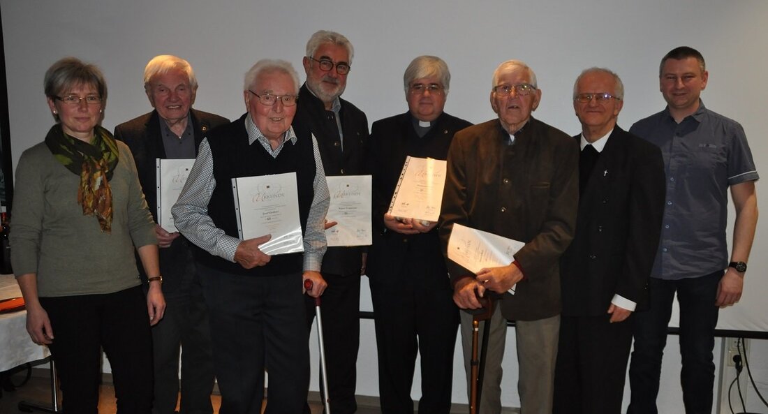 Neustadt/WN. Mit einem Gottesdienst, Festvortrag und Mitglieder-Ehrungen gestaltete die Kolpingsfamilie Neustadt/WN den Gedenktag zu Ehren des Gründervaters. Von Heinrich Josef Huschka Der erste Vorsitzende Manuel Färber begrüßte die Mitglieder der [&hellip;]
