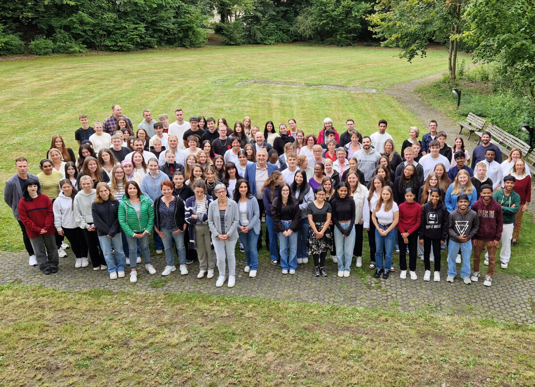 Neustadt. 125 Auszubildende starten an der Akademie NEW Life der Kliniken Nordoberpfalz in Pflege, Krankenpflegehilfe und ATA/OTA und stärken so die Zukunft der Versorgung in der Region.