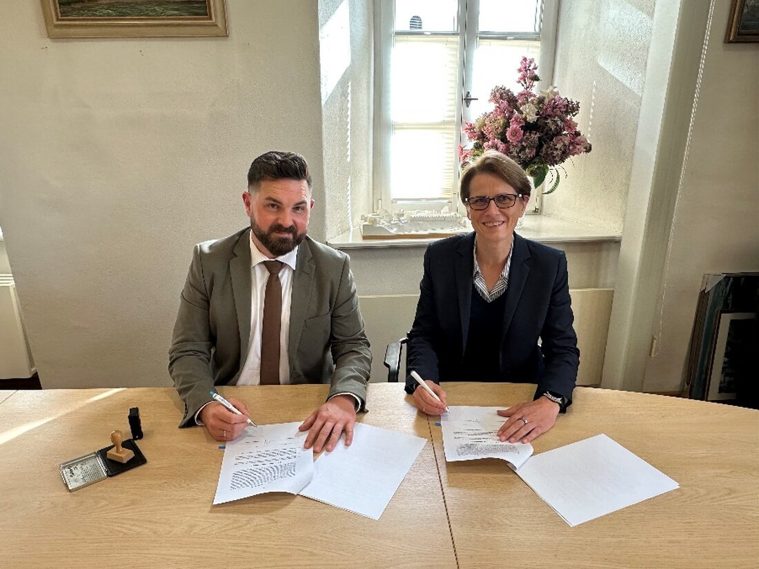 Neustadt. Ab Januar 2025 unterstützt die Firma SüdWasser Neustadt bei der Trinkwasserversorgung, inklusive der Bereitstellung einer neuen Störnummer und eines Wassermeisters. Die Kooperation soll Effizienz, Technologieaustausch, Kostensenkung und verbessertes Krisenmanagement fördern.