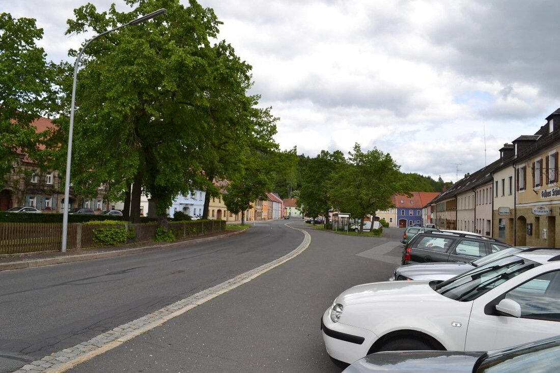 Neustadt/Kulm. Seit 2011 wird die Marktplatzsanierung in Neustadt am Kulm diskutiert, geplant und immer wieder verschoben. Ein Rück- und Ausblick.  Von Udo Fürst Kaum schien man einer Lösung näher, folgt der [&hellip;]