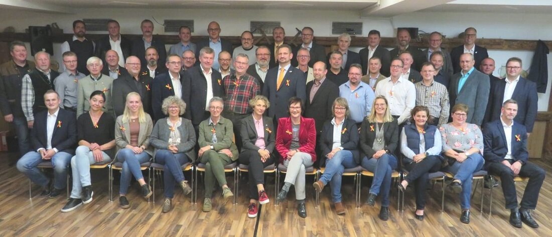 Neustadt/WN. Die Liste der Freien Wähler für die Kreistagswahl steht. 60 Kandidaten wurden nominiert, darunter 49 Männer und elf Frauen. Auf Platz eins steht Tobias Groß aus Theisseil. Er kandidiert [&hellip;]