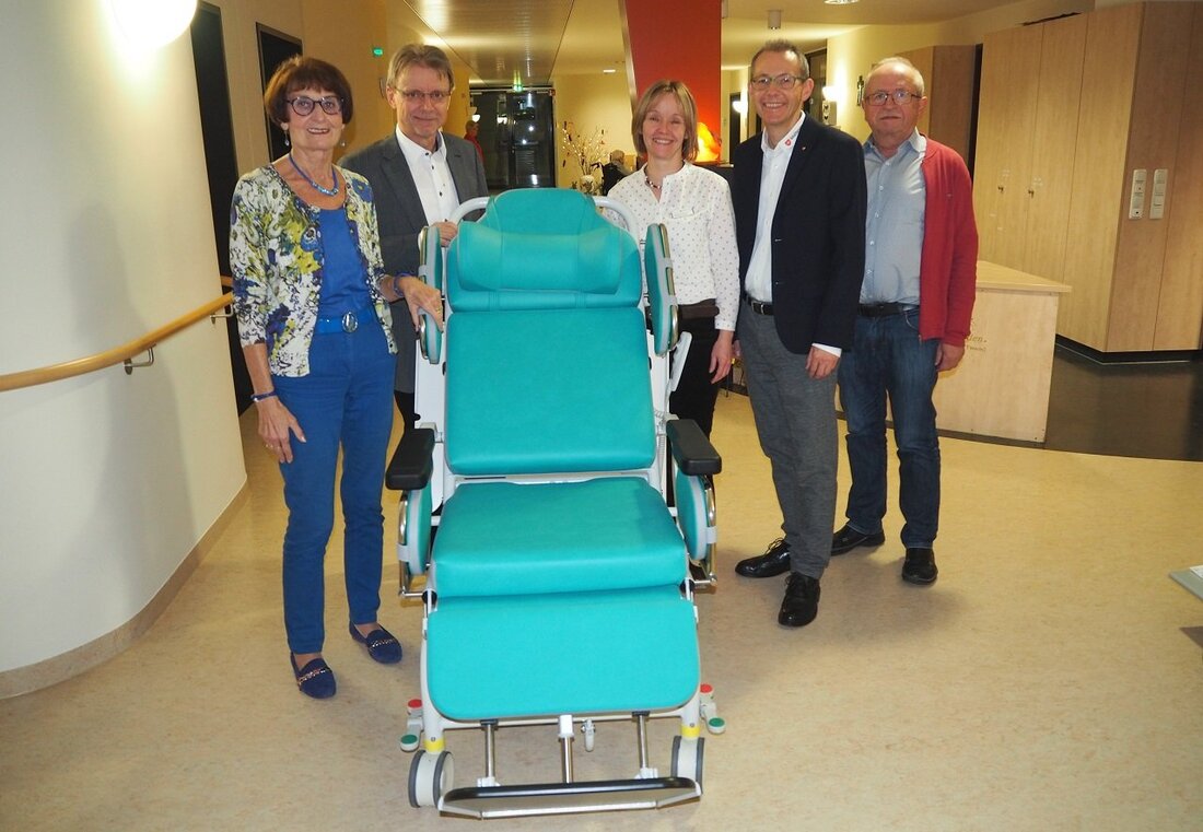 Neustadt/WN. Er ist beinahe ein Ungetüm, erfüllt aber alle Voraussetzungen, damit es den Gästen besser geht und den Mitarbeitern die Pflege erleichtert: Der Mobilisationsrollstuhl im Hospiz St. Felix. Für die [&hellip;]