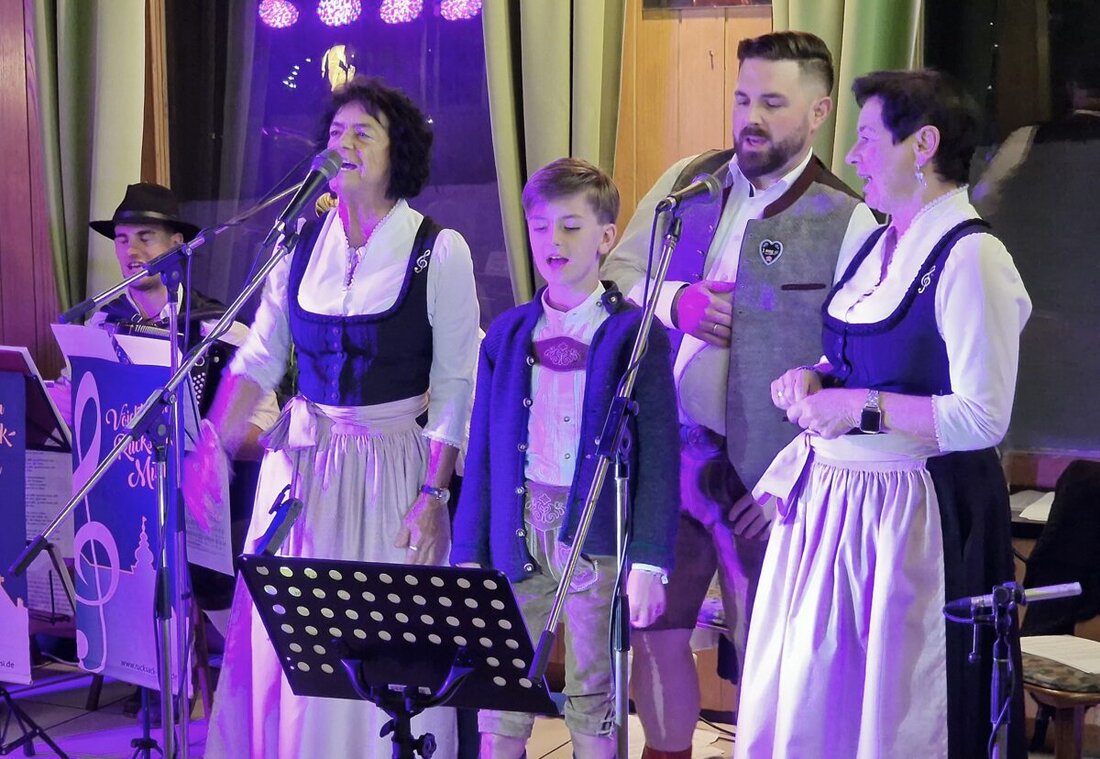 Neustadt/WN. Der Volkstumsabend am Freitag im Gasthaus „Zum weißen Rößl“ ist immer der Start ins Kirwa-Wochenende. Die Neustädter feiern die Dotsch-Kirwa.  