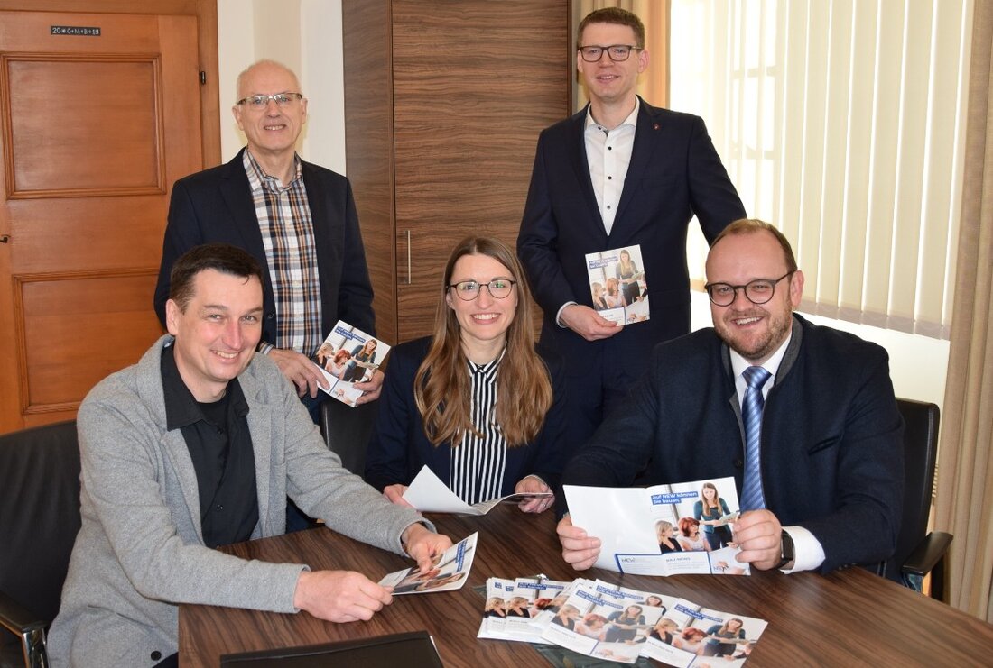 Neustadt/WN. Erstmals gibt es die „BAU-NEWS“, einen Jahresbericht des Bauamtes Neustadt/WN. Damit möchte Landrat Andraes Meier und sein Team aus Baurechtlern und Bautechnikern über die Arbeit im Bauamt im abgelaufenen Jahr [&hellip;]