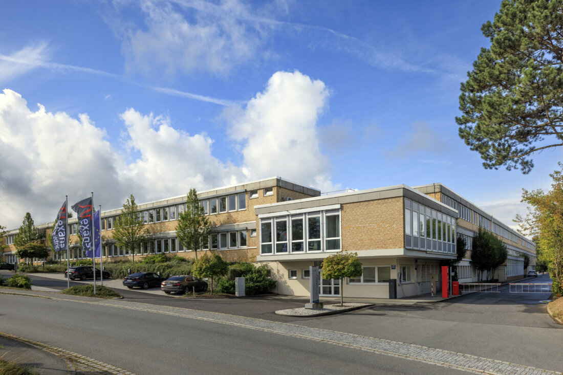 Floß. Nexans autoelectric schließt ein herausforderndes Jahr mit positivem Ergebnis ab und erzielt 708 Millionen Euro Umsatz bei über 30 Standorten weltweit. Motherson will als neuer Eigentümer Wachstum und Standorte sichern.